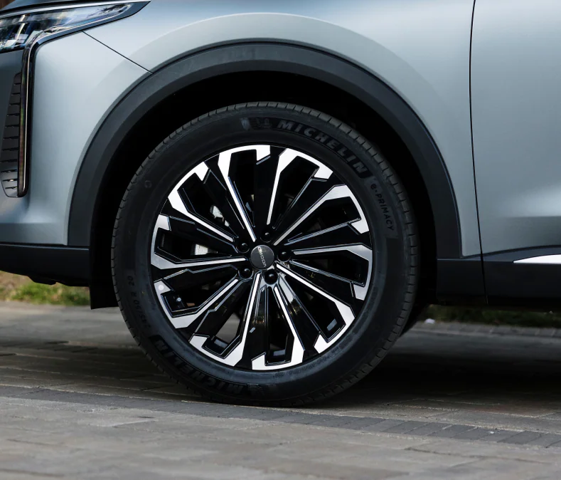 20" ALUMINIUM ALLOY WHEELS